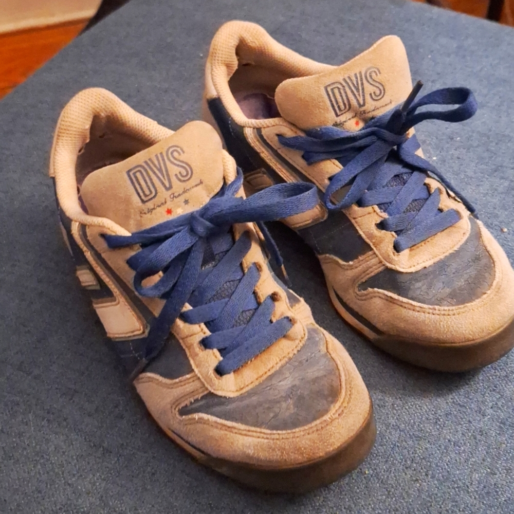 Vintage DVS skate shoes No Insole